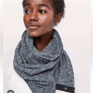 Lululemon Vinyasa Rulu Infinity Scarf Gray Mini Check Pique Nursing Cover